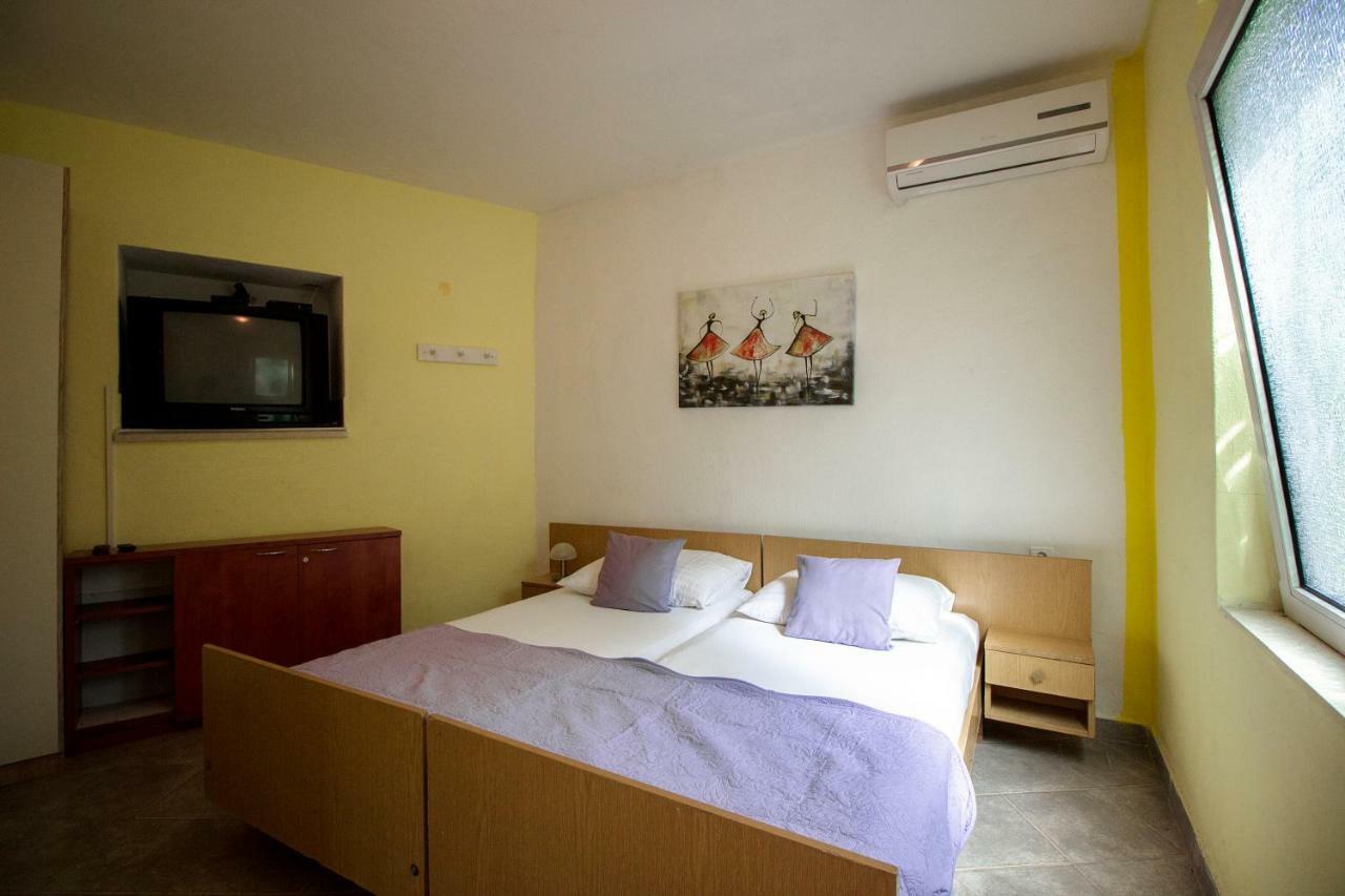 Mrkonjic Branko & Marija Apartmani Омиш Экстерьер фото