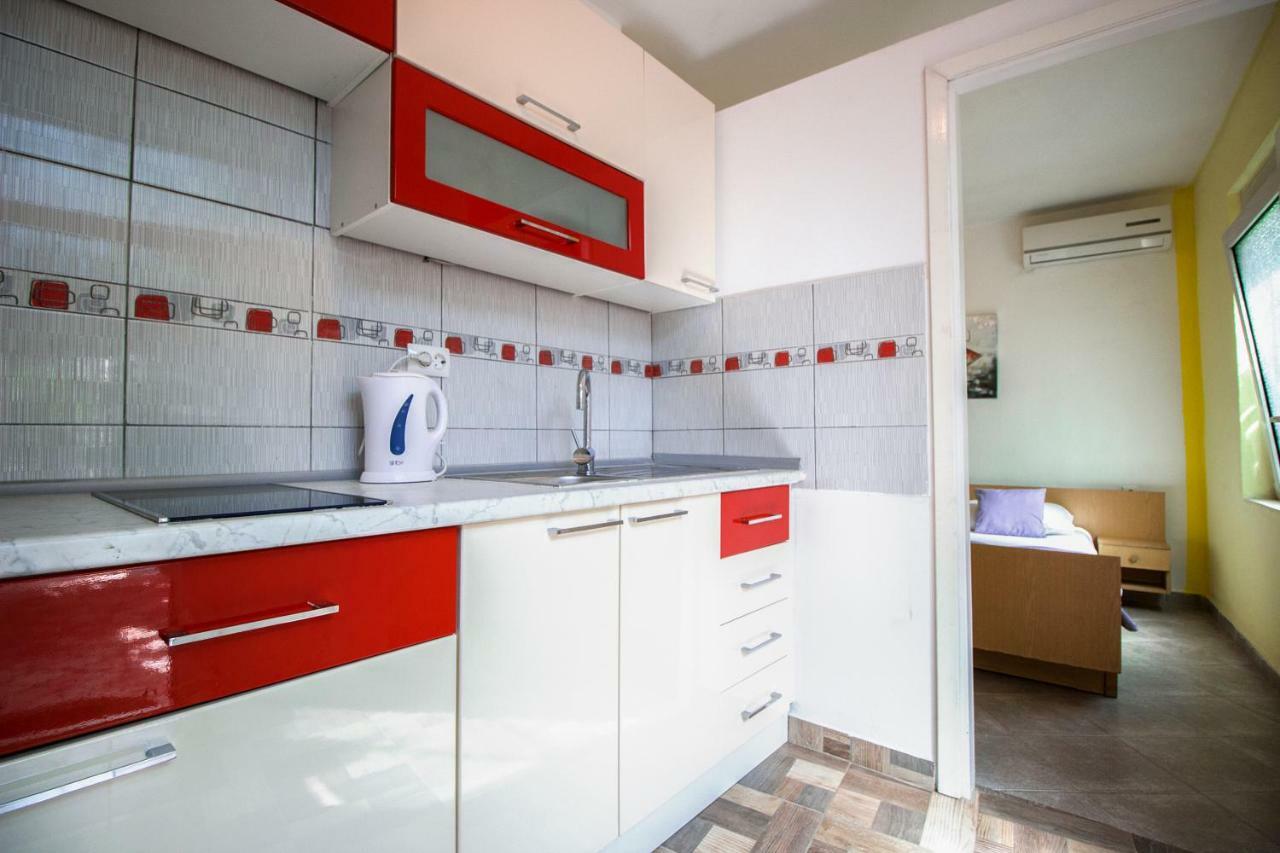 Mrkonjic Branko & Marija Apartmani Омиш Экстерьер фото