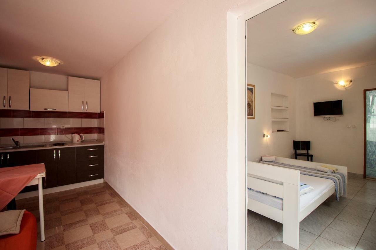 Mrkonjic Branko & Marija Apartmani Омиш Экстерьер фото