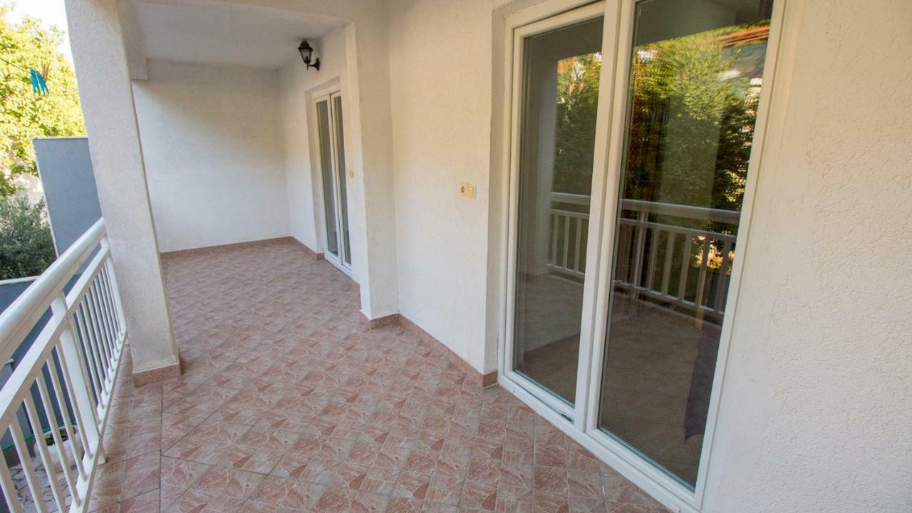 Mrkonjic Branko & Marija Apartmani Омиш Экстерьер фото
