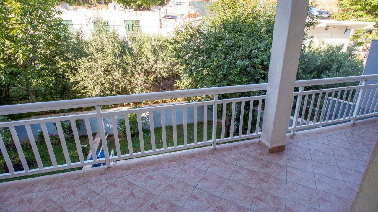 Mrkonjic Branko & Marija Apartmani Омиш Экстерьер фото