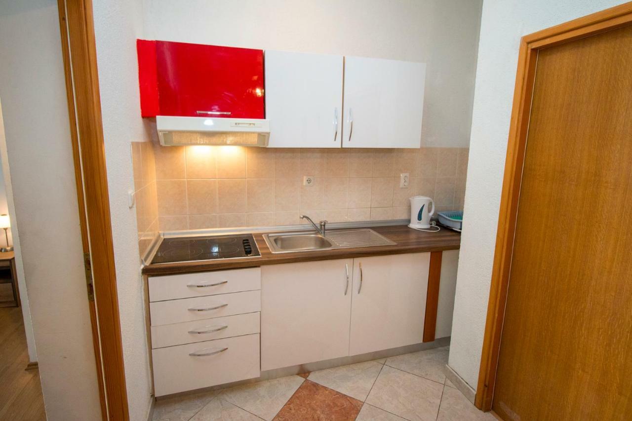Mrkonjic Branko & Marija Apartmani Омиш Экстерьер фото