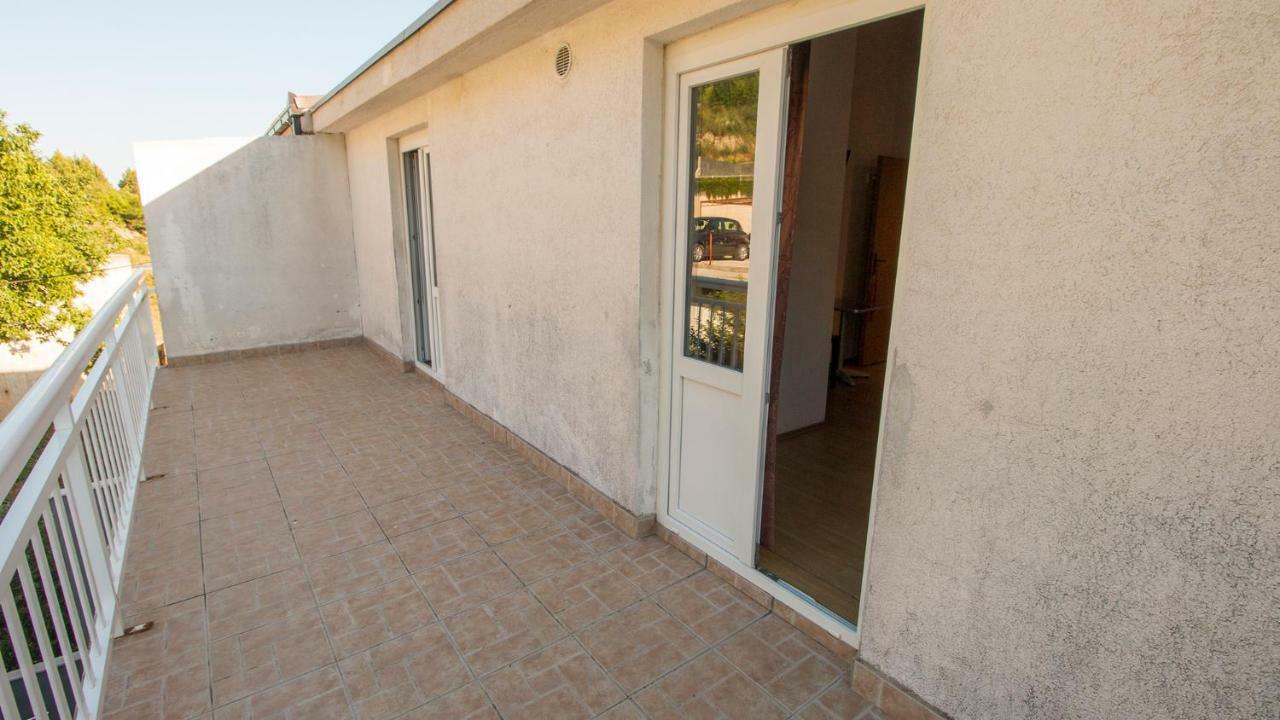 Mrkonjic Branko & Marija Apartmani Омиш Экстерьер фото