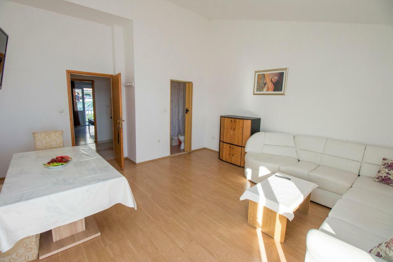 Mrkonjic Branko & Marija Apartmani Омиш Экстерьер фото