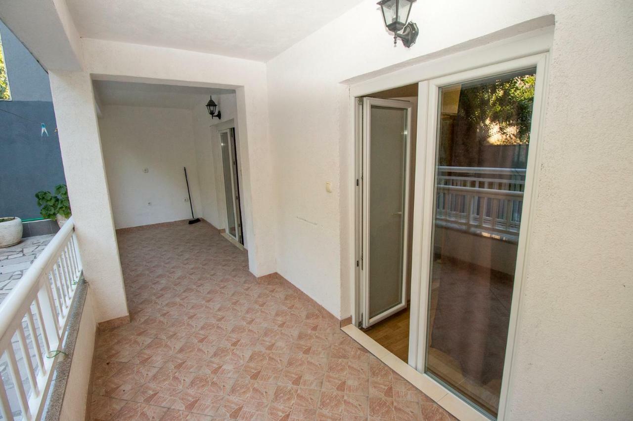 Mrkonjic Branko & Marija Apartmani Омиш Экстерьер фото