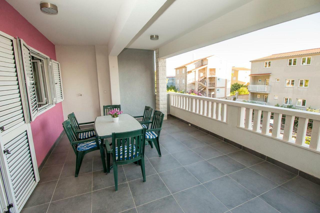 Mrkonjic Branko & Marija Apartmani Омиш Экстерьер фото